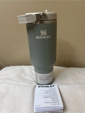 Stanley Flip Straw Tumbler 40 Oz NWT